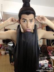 明星没有穿衣服,不慎走光，现场尴尬瞬间