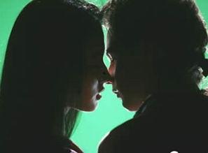 明星初吻动图,心动瞬间，甜蜜定格